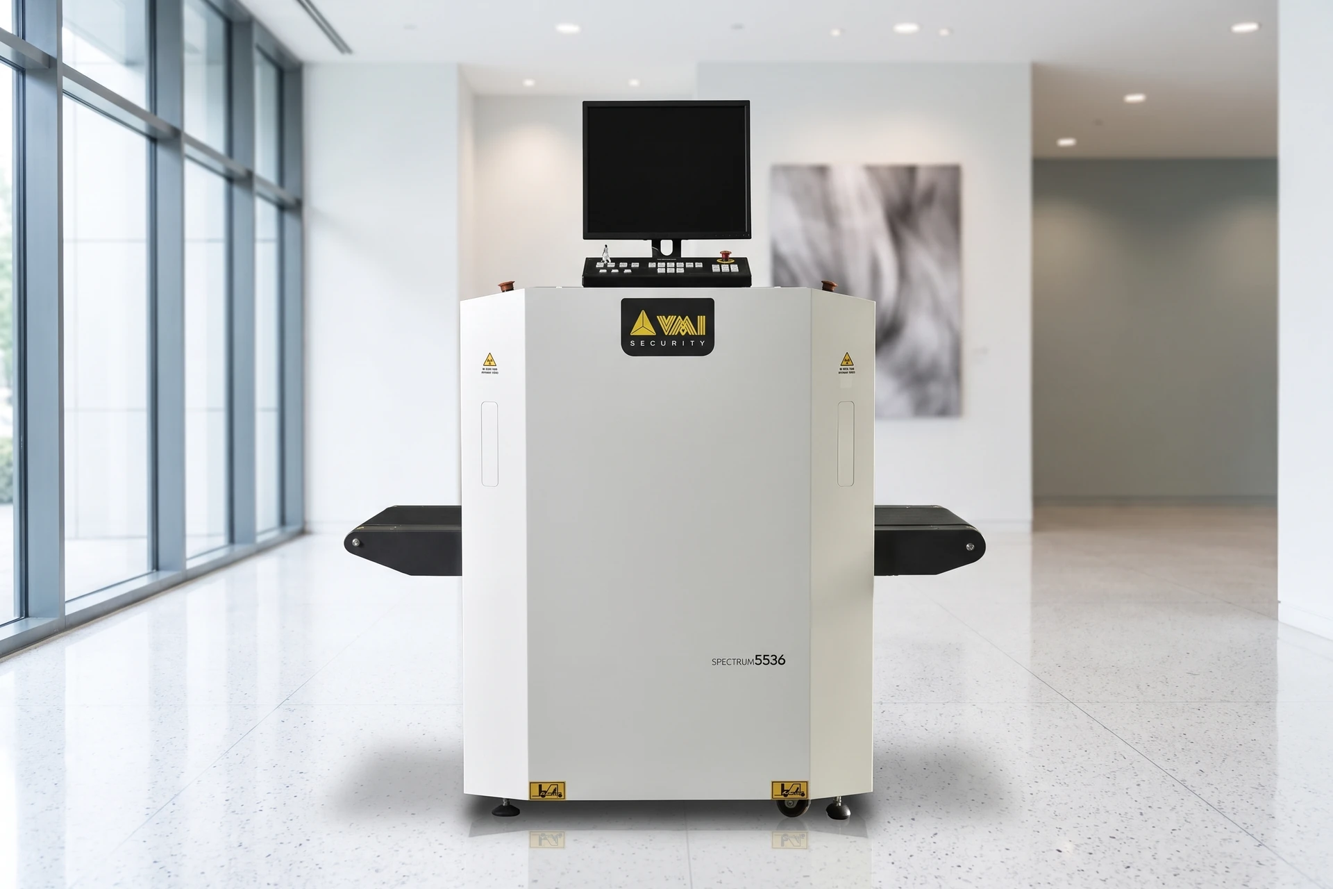 VMI Spectrum 5536 Röntgen-Gepäckscanner als Produktmotiv in einem hellen Museumssaal